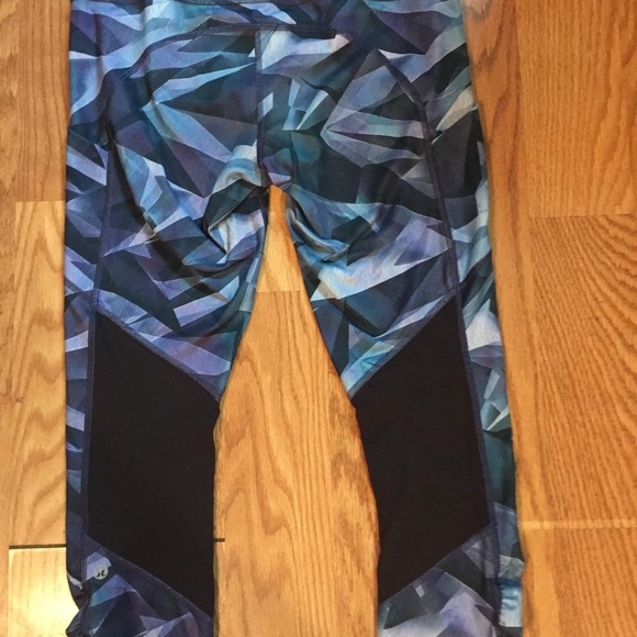 Lululemon leggings size 8 - Picture 2 of 2